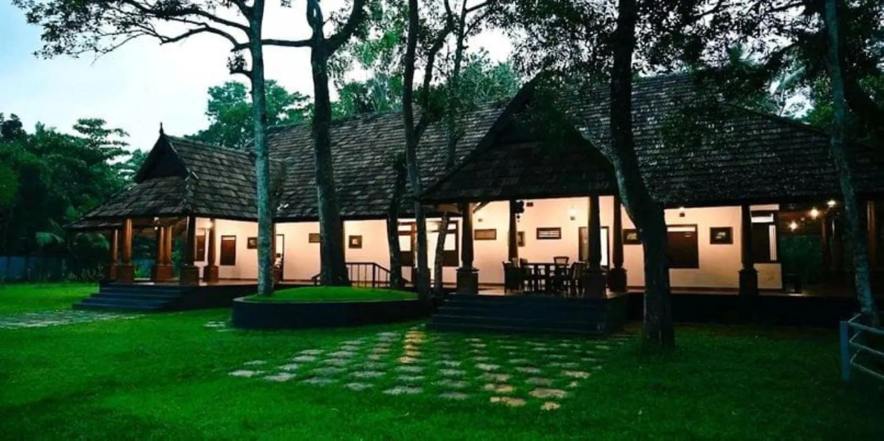 Marari Beach Palace Mararikulam Resort